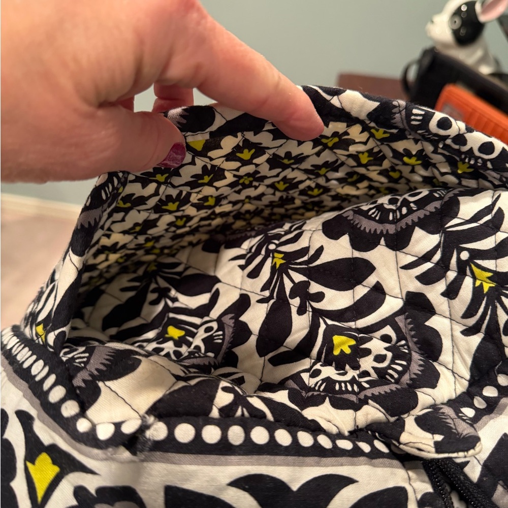 Vera Bradley Large duffle EUC - Picture 5 of 6